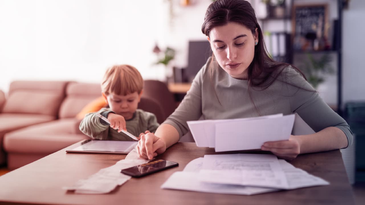 Alimony reduces poverty risk after separation